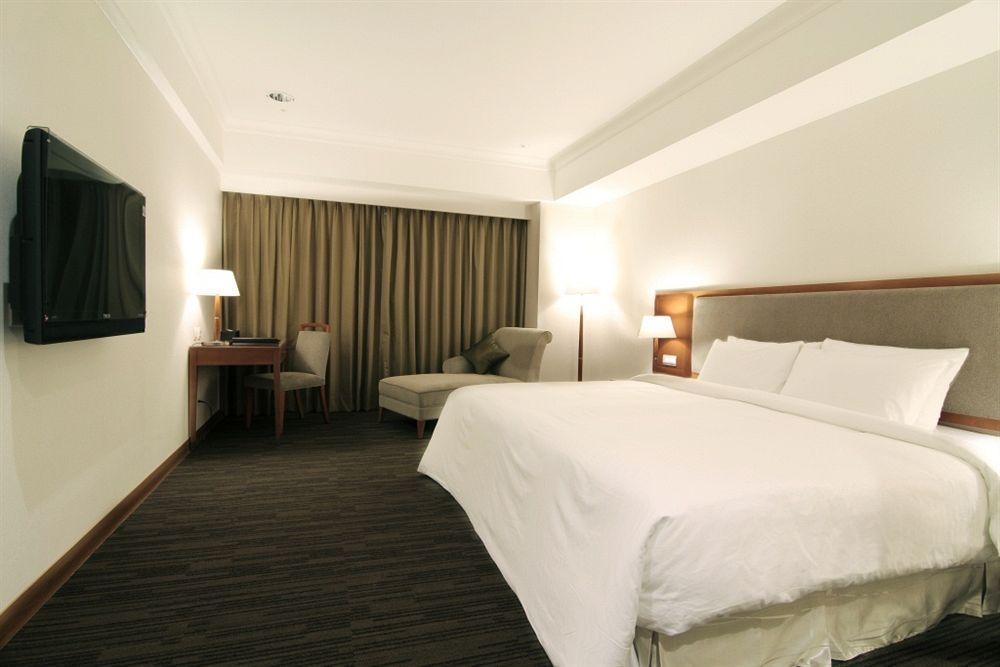 Fushin Hotel Taichung Exterior foto