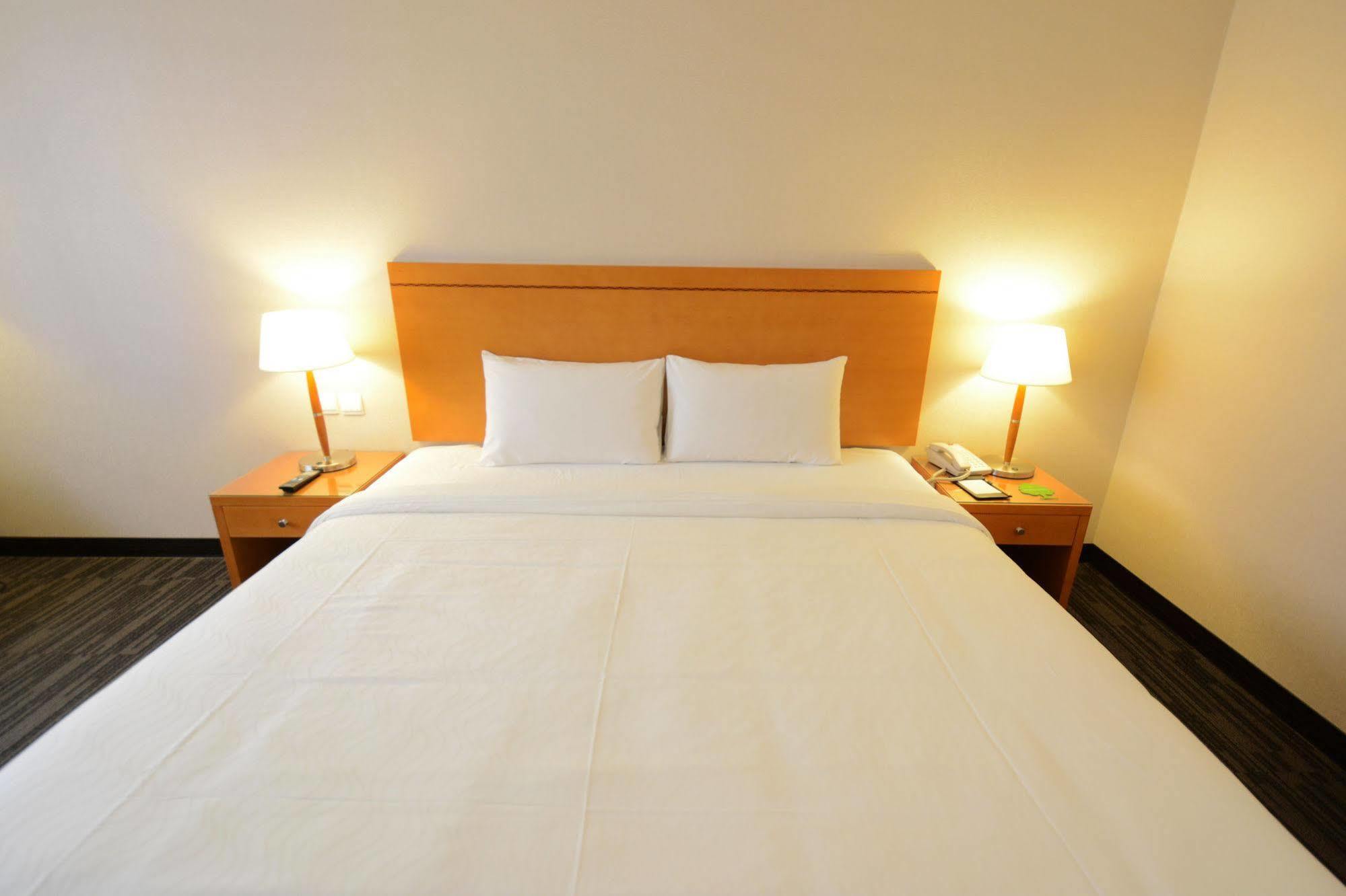 Fushin Hotel Taichung Exterior foto